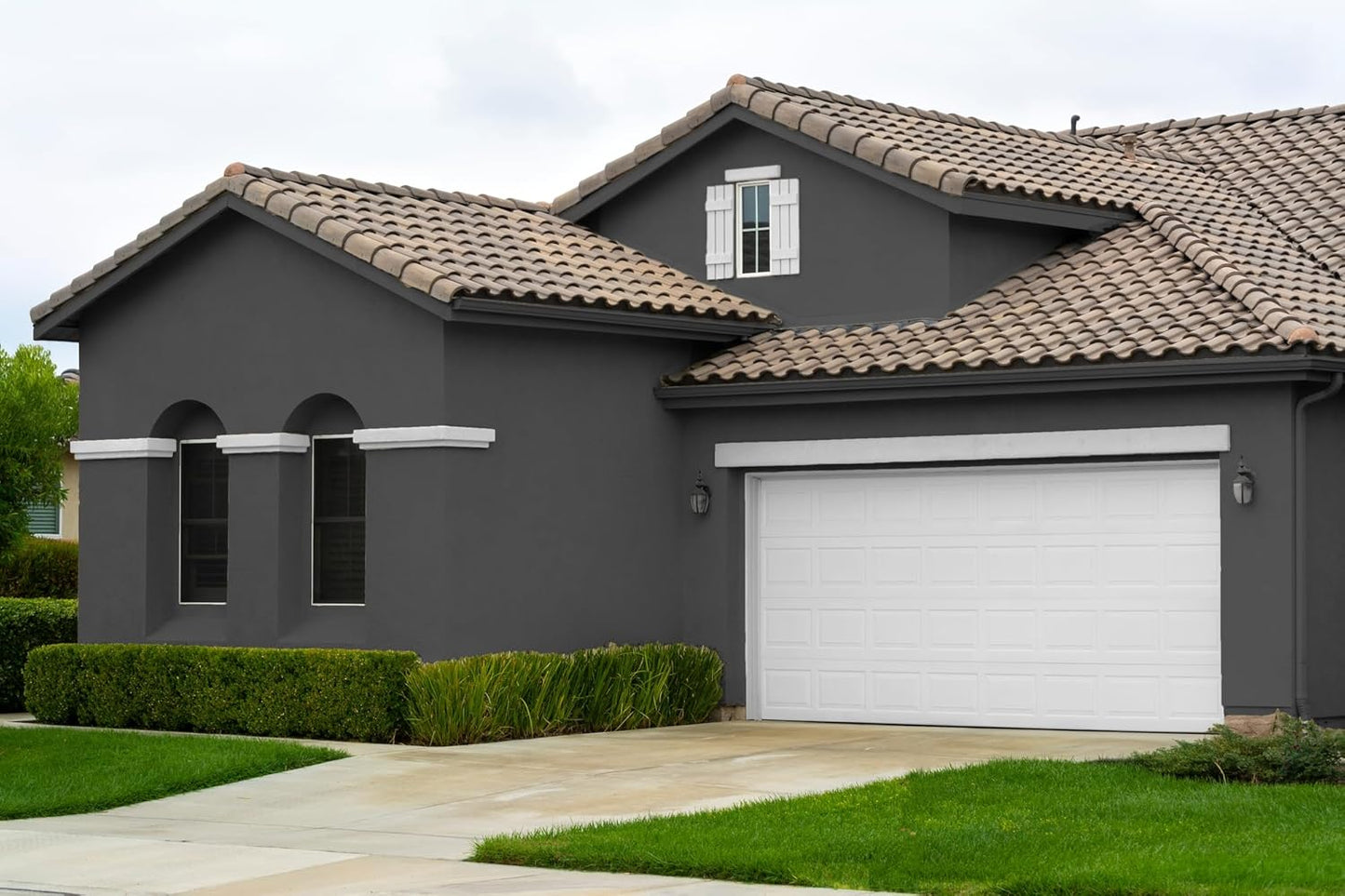 EVOLVE Paint & Primer: Environment-friendly, Eggshell with One-coat Coverage for Interior & Exterior surfaces (Slate Gray, 1-Gallon)