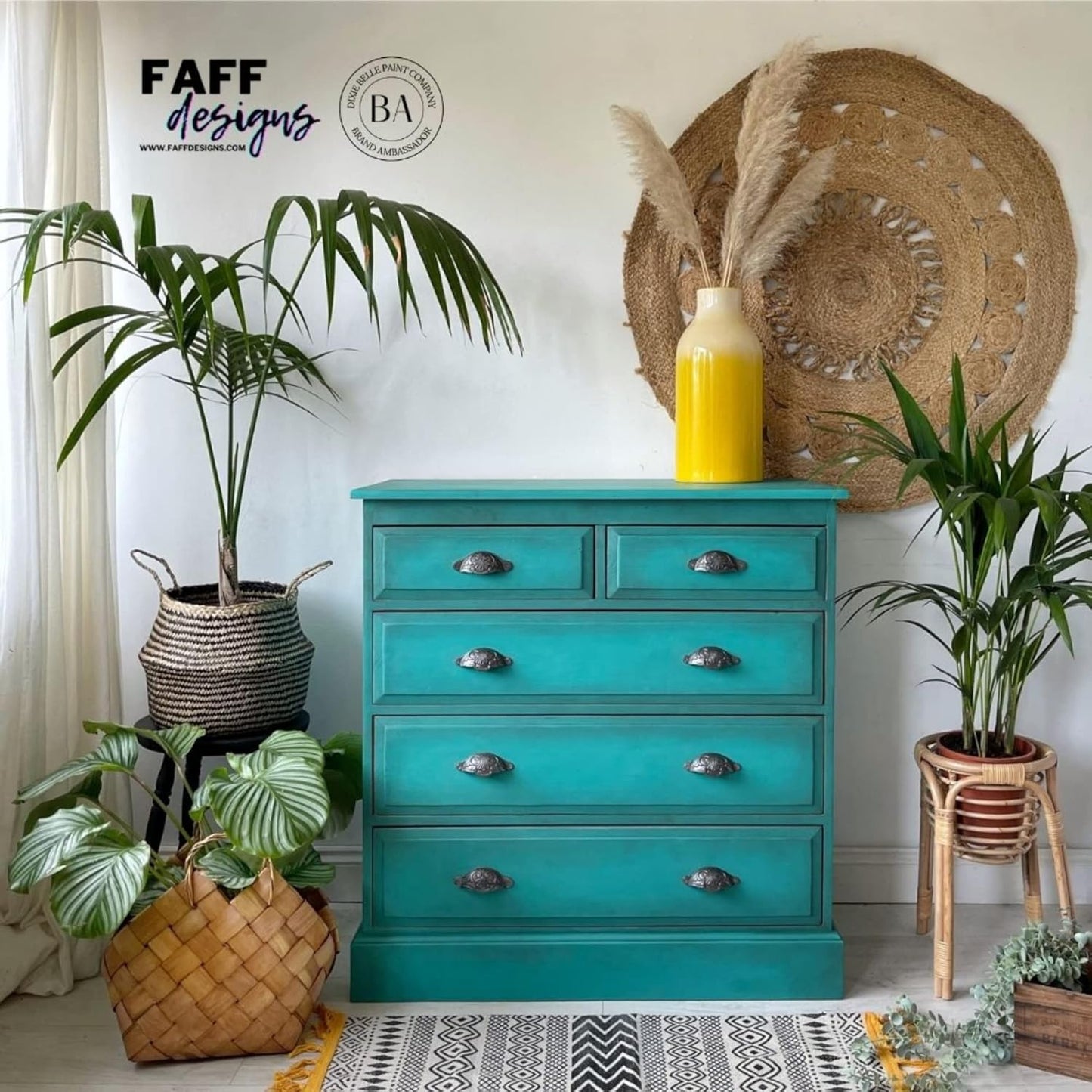 Dixie Belle Paint Company Chalk Finish Furniture Paint - Mermaid Tail (4oz) - Matte Aqua Green Chic Chalk Mineral DIY Furniture Paint