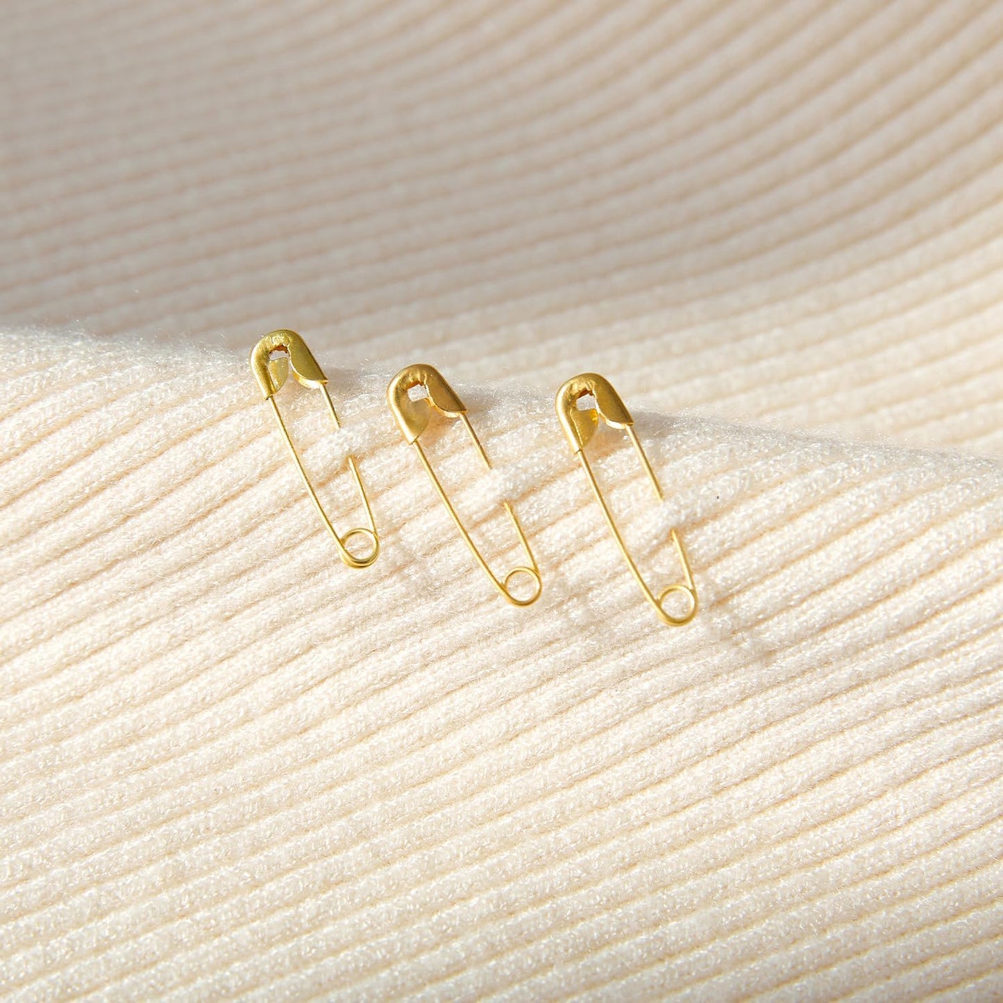 1000PCS Safety Pins, 0.75In/19mm Small Fastening Pins, Rust Resistant Nickel Plated Steel Set for Crafting, Sewing, Jewelry Making Fabric DIY, Rimming Fastening Clip Button for Garment Hang Tag (Gold)