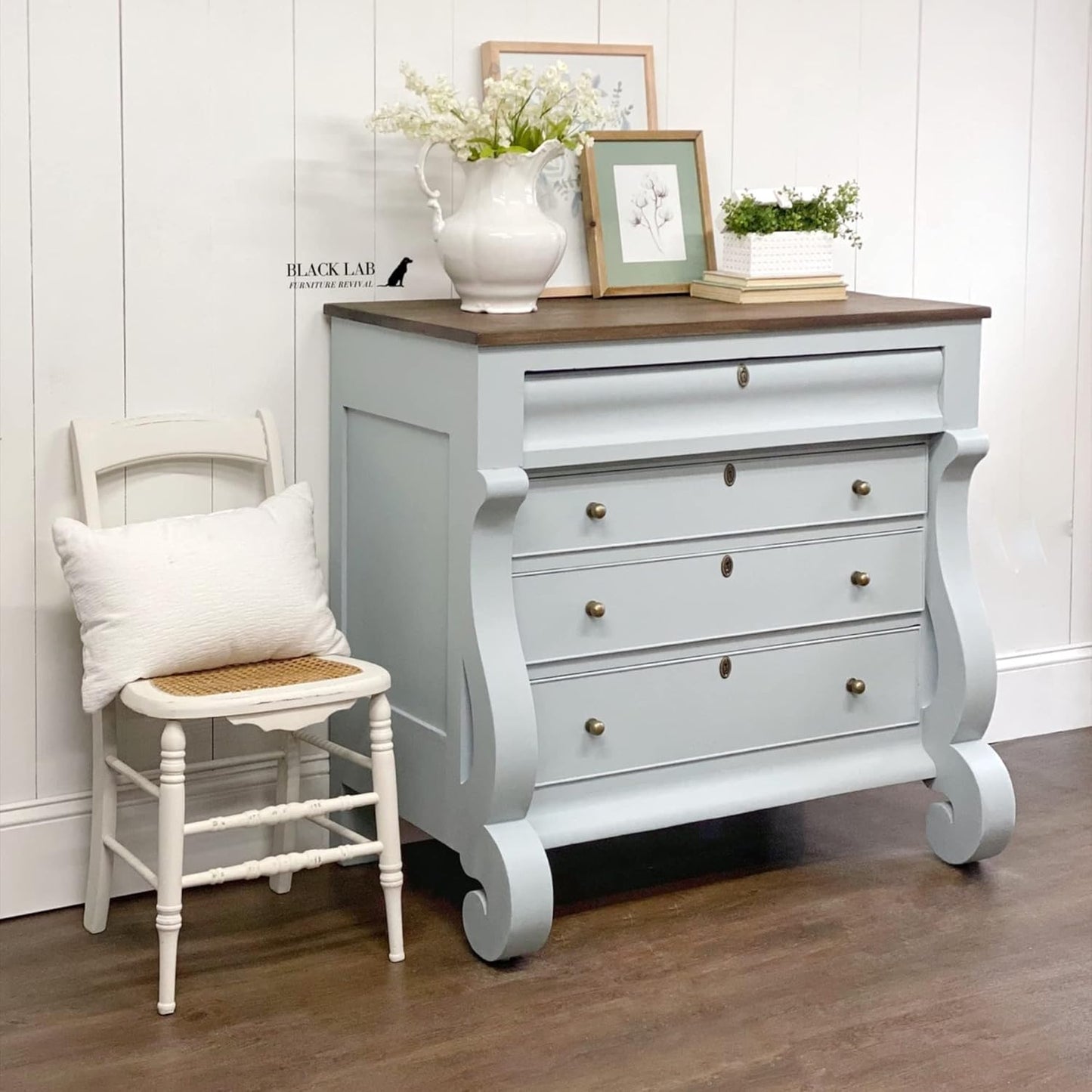 Dixie Belle Paint Company Chalk Finish Furniture Paint - Savannah Mist (16oz) - Matte Cloudy Blue Chic Chalk Mineral DIY Furniture Paint