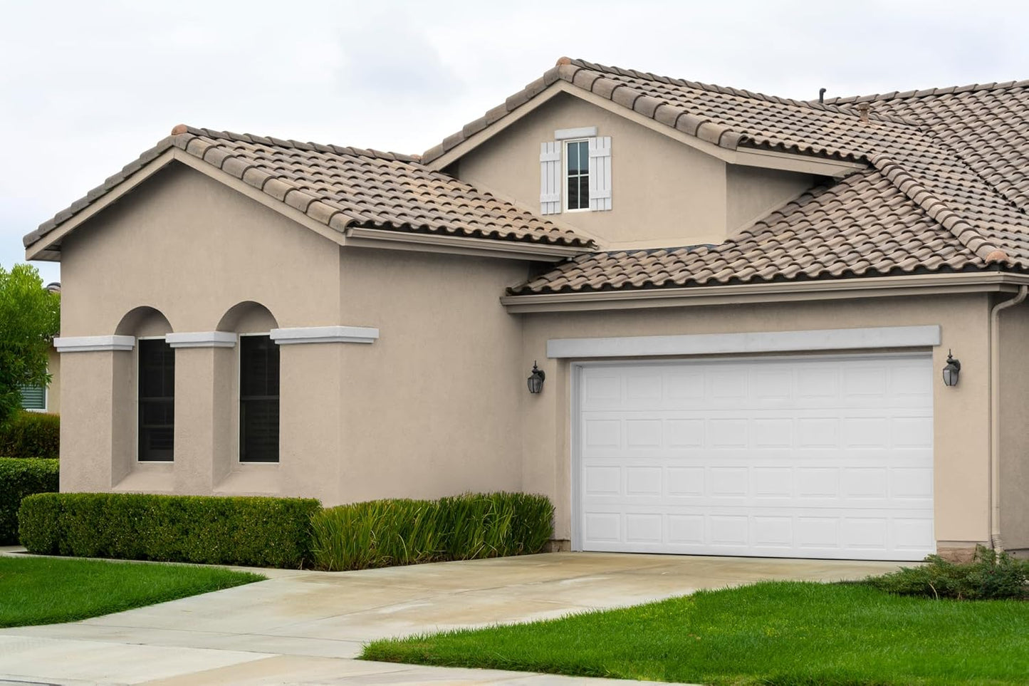 EVOLVE Paint & Primer: Environment-friendly, Low Sheen with One-coat Coverage for Interior & Exterior surfaces (Natural Beige, 1-Gallon)