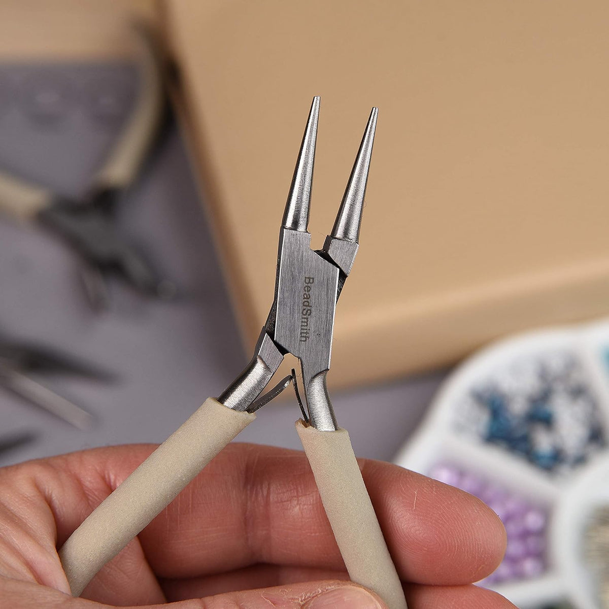 The Beadsmith Fashion Color Pliers – Set of 8 Slimline Color-Coordinated Tools – Matching Clutch in Beige – Jewelry Making Supply Kit to Create Necklaces, Bracelets, Earrings & More