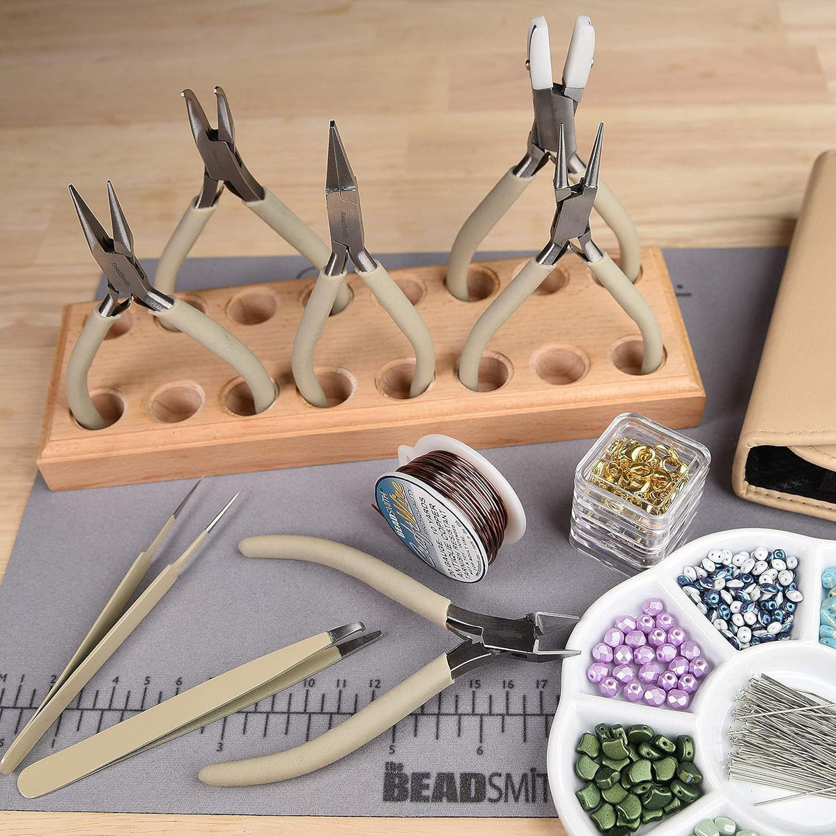 The Beadsmith Fashion Color Pliers – Set of 8 Slimline Color-Coordinated Tools – Matching Clutch in Beige – Jewelry Making Supply Kit to Create Necklaces, Bracelets, Earrings & More